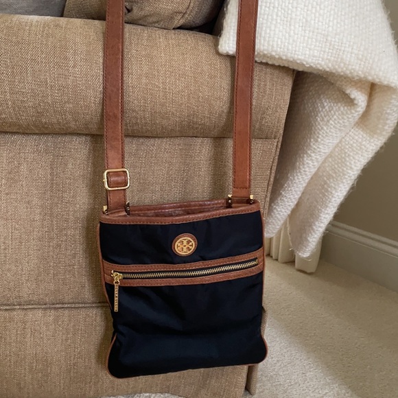 Gently used Tory Burch swing pack/crossbody bag - Picture 3 of 3